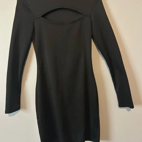 Rewind Black Elegant Cleavage Cutout Long Sleeve Bodycon Form Fitting Dress - Picture 3 of 8